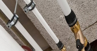 Замена труб водоснабжения в квартире: цена от 2074 руб. - СантехДомГкв
